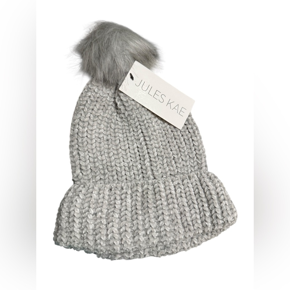 JulesKae Pompom beanie in Light gray